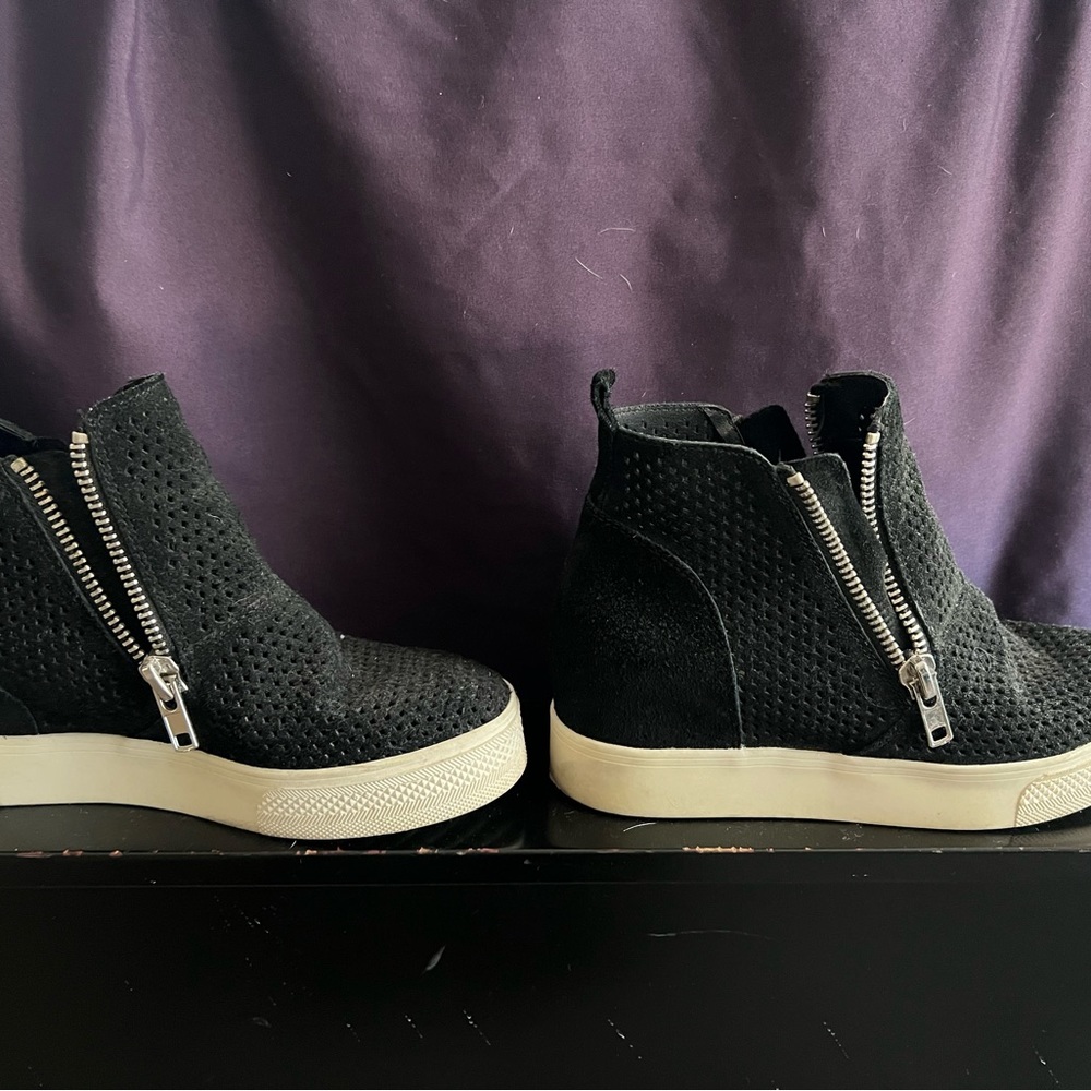 Steve Madden shoes with zipper